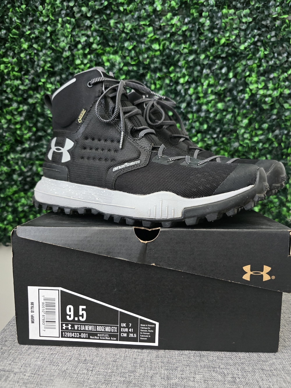 Under Armour Black Grey Newell Ridge MID GTX - Women’s 9.5